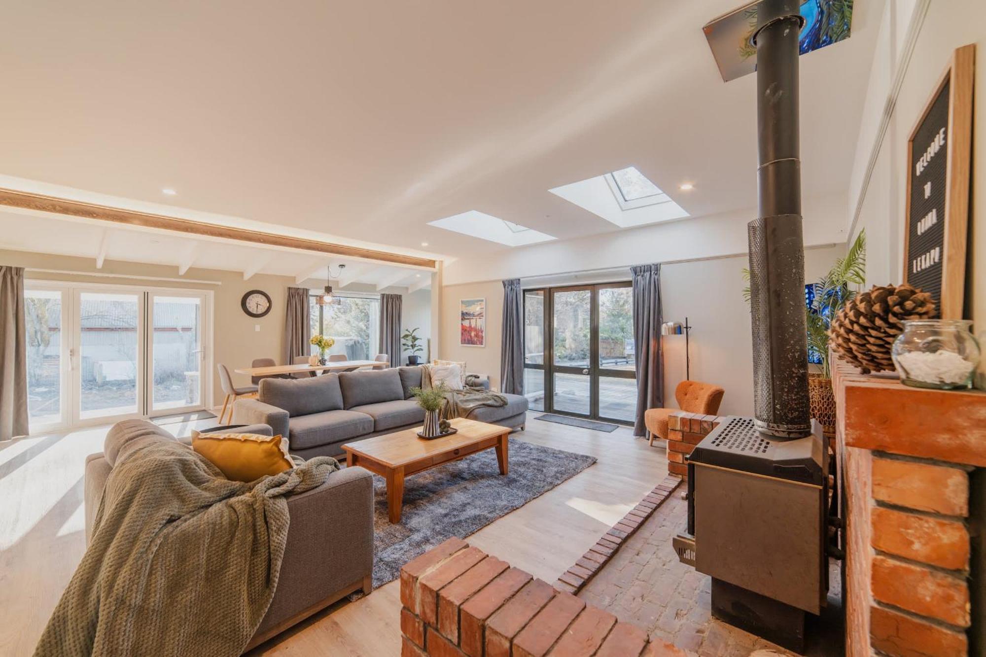 Galaxy 3br Modern With Fireplace Outdoor